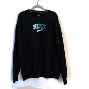 Nike embroidered Black Crewneck Sweatshirt
Size XXL